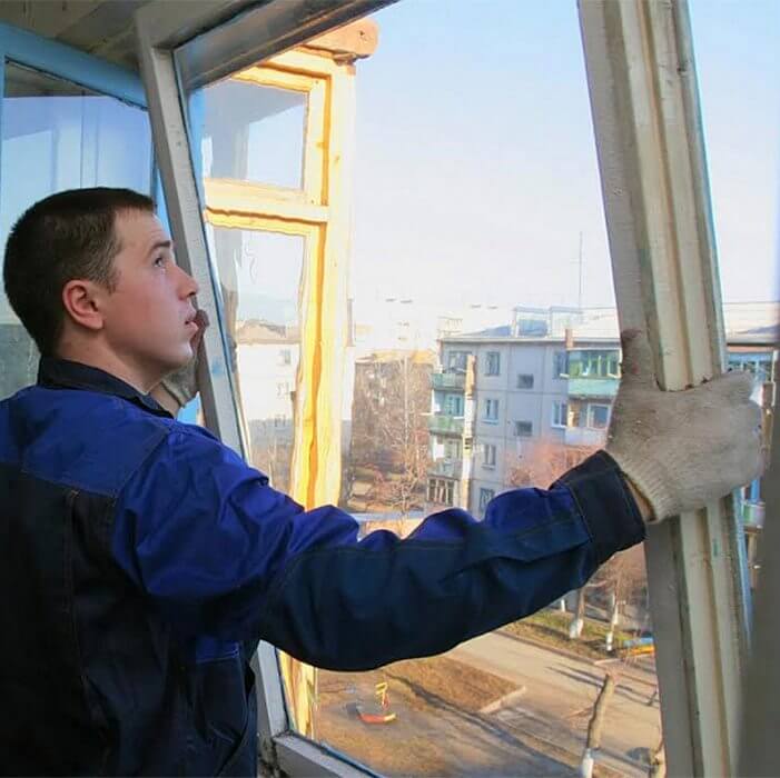 Демонтаж пластиковых окон REHAU фото