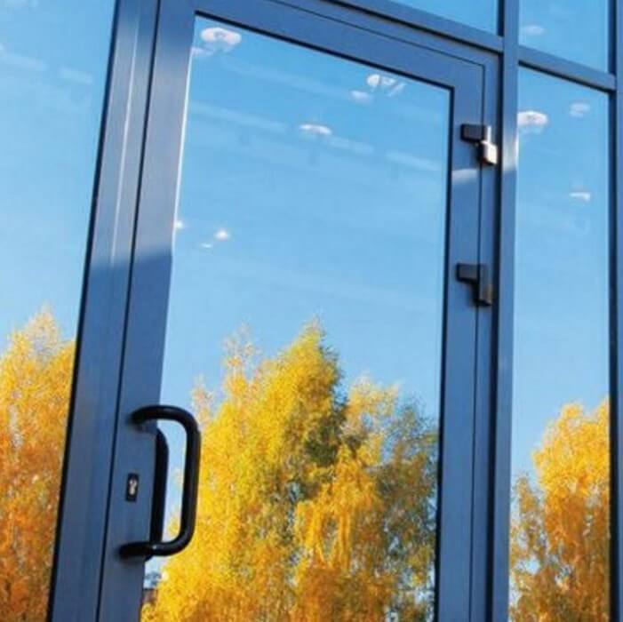 Алюминиевые входные двери REHAU фото