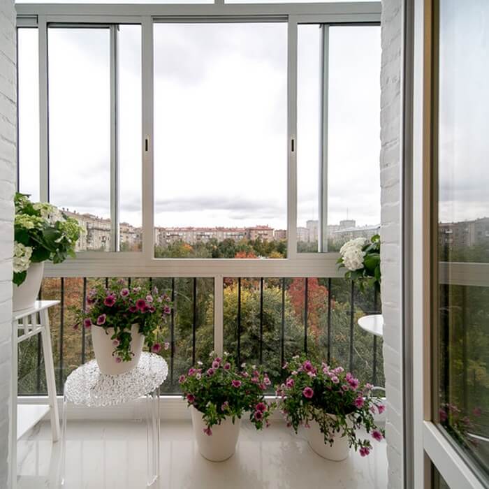 Остекленение балконов REHAU фото